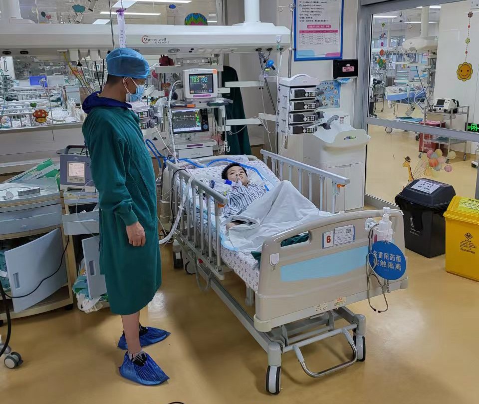 凤城市跨省救护车出租公司